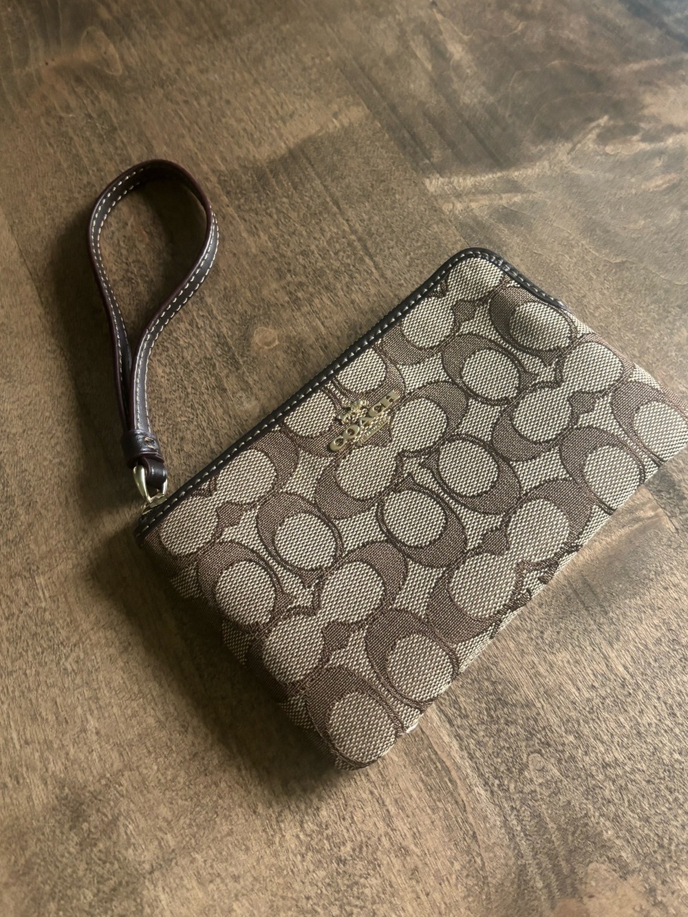 Coach Outline Signature Corner Zip Wristlet in Khaki and Brown NWOT